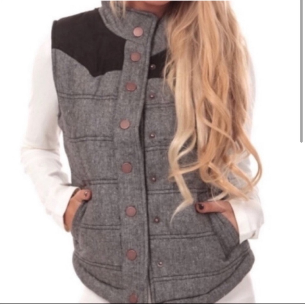 CI Sono gray and black snap button vest